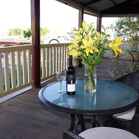 Balcony On Sixth Lodge Murray Bridge Bagian luar foto