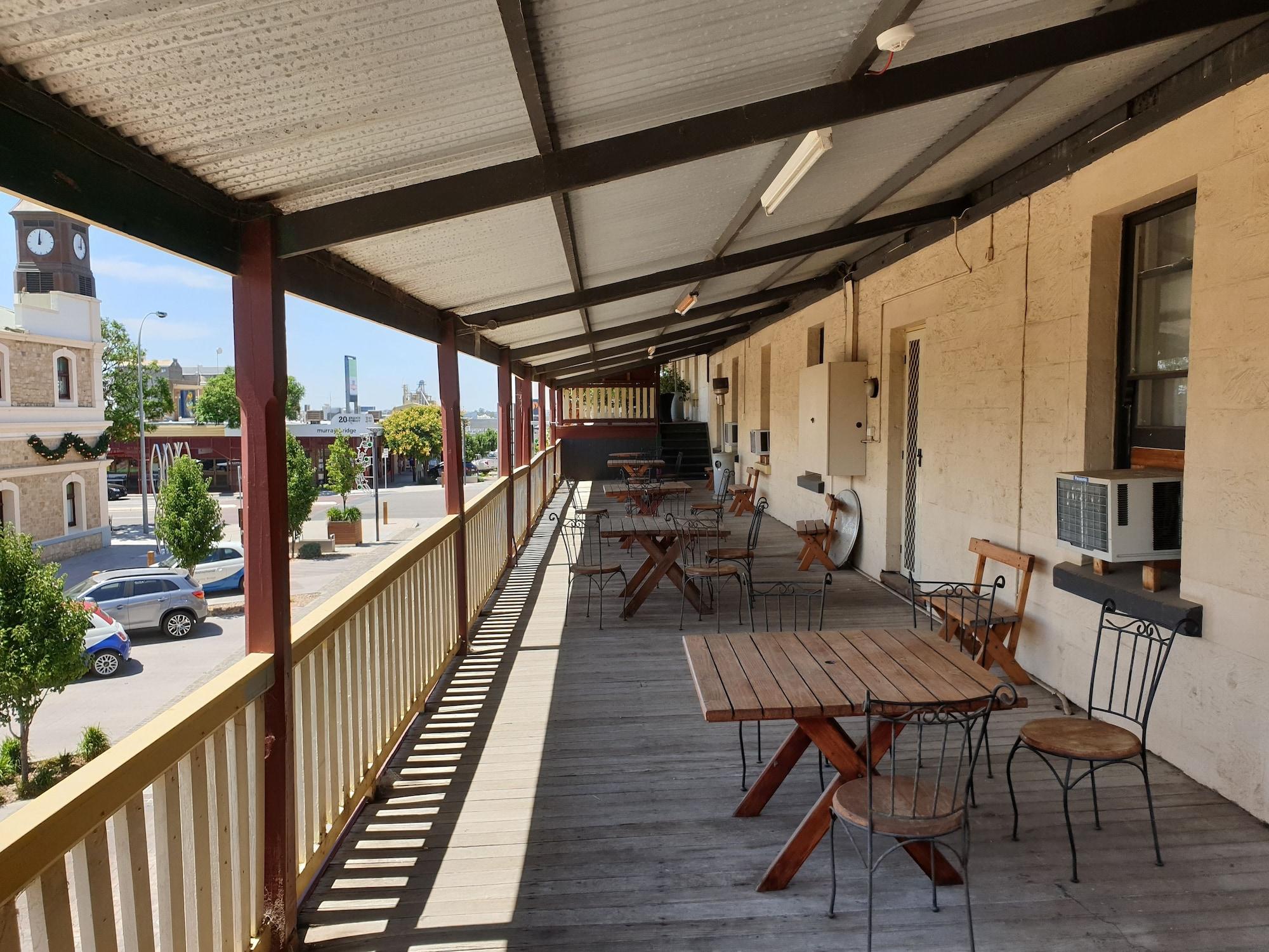 Balcony On Sixth Lodge Murray Bridge Bagian luar foto