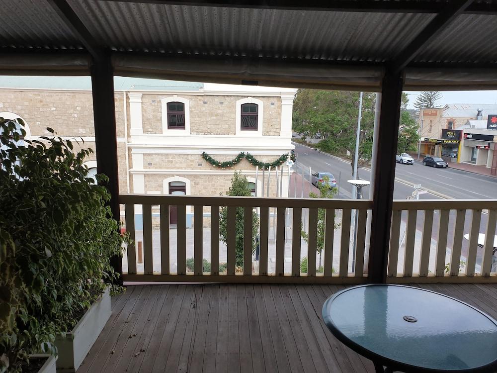 Balcony On Sixth Lodge Murray Bridge Bagian luar foto