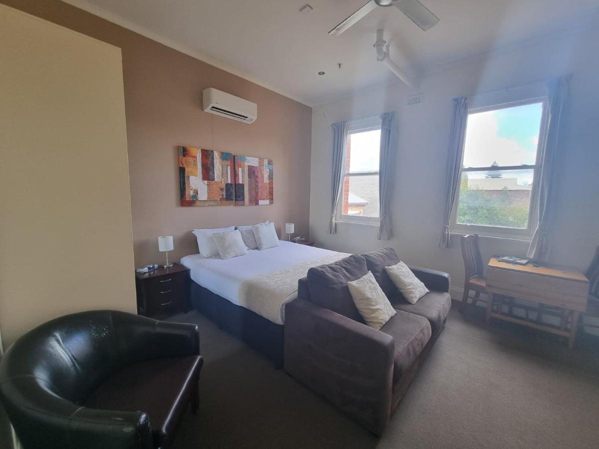 Balcony On Sixth Lodge Murray Bridge Bagian luar foto