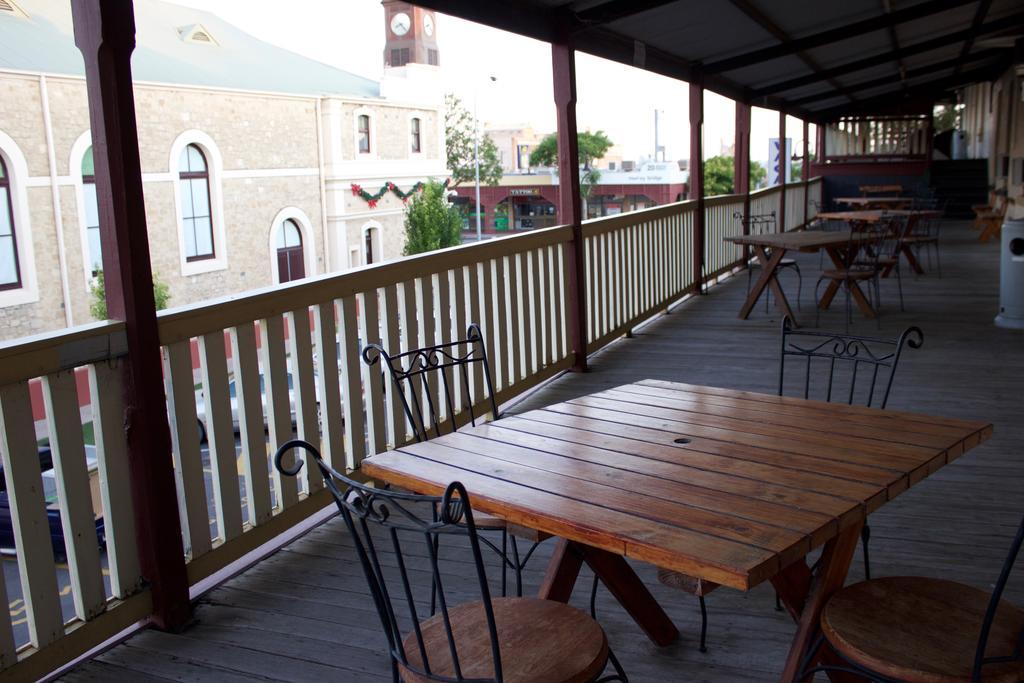 Balcony On Sixth Lodge Murray Bridge Bagian luar foto