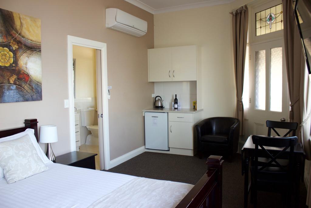 Balcony On Sixth Lodge Murray Bridge Bagian luar foto