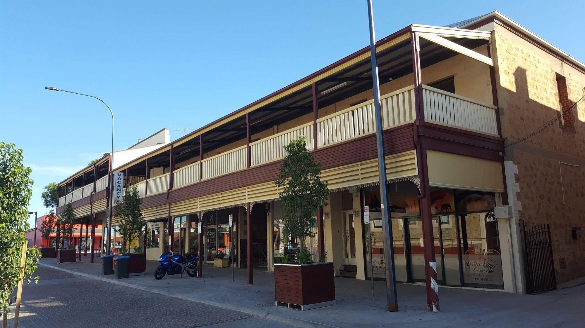 Balcony On Sixth Lodge Murray Bridge Bagian luar foto